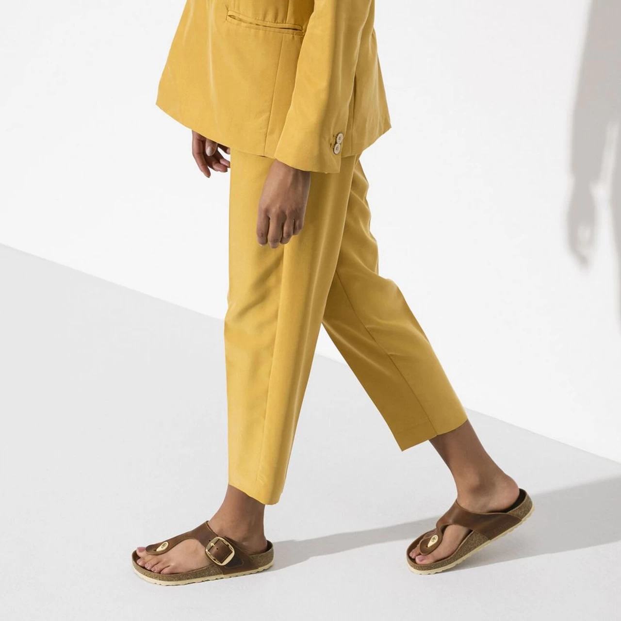 Birkenstock Women's Gizeh Big Buckle Oiled Nubuck Leather - Cognac (Regular Width) 9 Birkenstock Women's Gizeh Big Buckle Oiled Nubuck Leather - Cognac (Regular Width) - Image 7