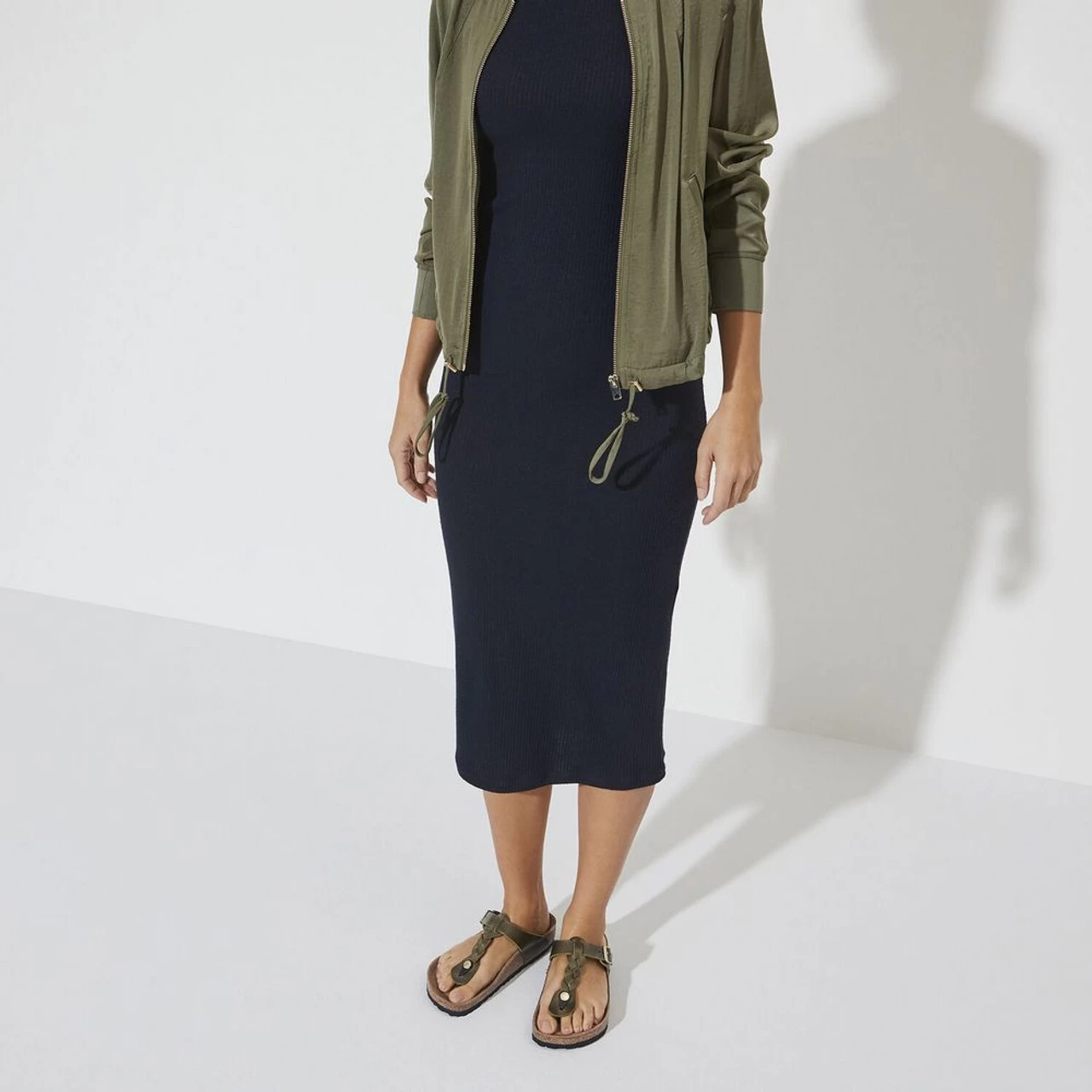 Birkenstock Women's Gizeh Braided Oiled Leather - Olive Green (Regular Width) 9 Birkenstock Women's Gizeh Braided Oiled Leather - Olive Green (Regular Width) - Image 7