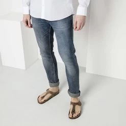 Birkenstock Women's Gizeh Oiled Leather - Tobacco (Regular Width) -Sandals Outlet Birk Gizeh Sandal Tobacco Oiled Lifestyle1 52791.1552584110