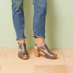 Dansko Women's Teagan - Gunmetal Metallic -Sandals Outlet Teagan Gunmetal PDP 1 2400x2400 950ec647 ffec 4916 9baa f5269d179ab6 04101.1710860649